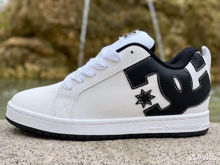 DC Court Graffik White