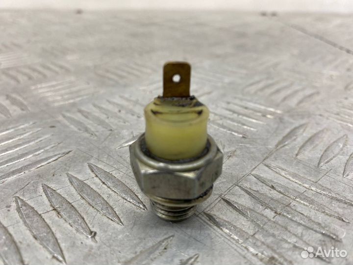 Б/У Датчик давления масла (Двигателя) LADA 2105