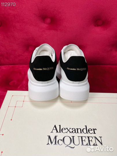 Роскошные кроссовки Alexander McQueen – сочетание