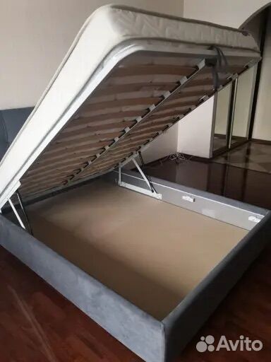 Кровать с матрасом