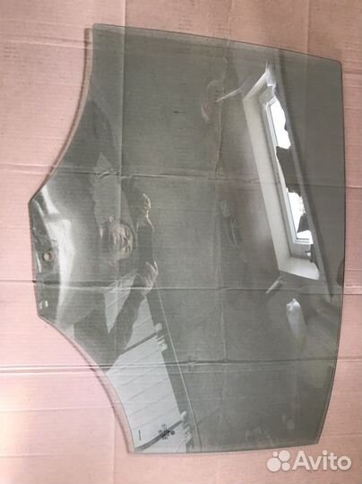 Стекло заднее левое VW Jetta 6 2012г