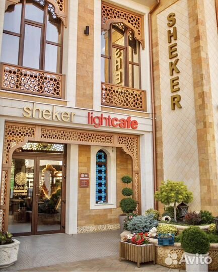 Официант в кафе (без алкоголя)