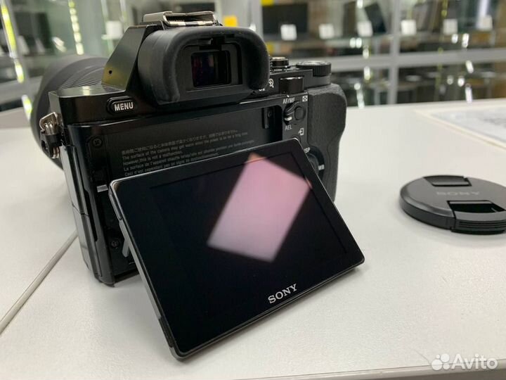 Sony Alpha ilce-7 Kit FE 28-70mm f/3.5-5.6 OSS