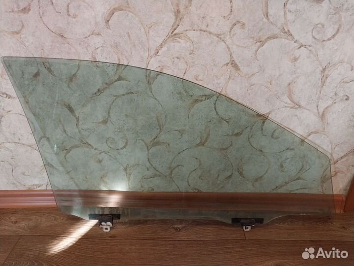 Левое стекло на тойота филдер 120