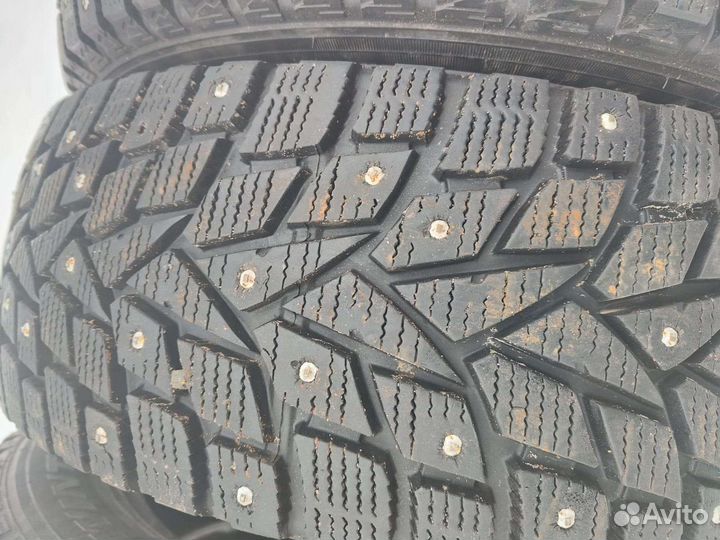 Dunlop SP Winter Ice 02 215/60 R16