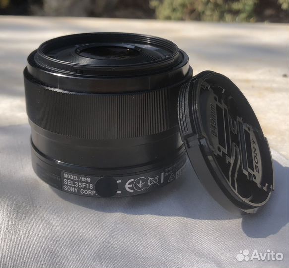 Объектив Sony E 35mm f/1.8