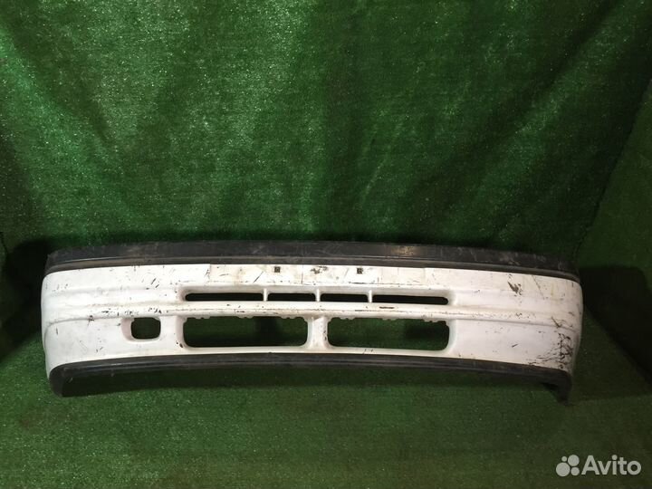 Бампер передний рест Mazda Familia BG Белый царапи