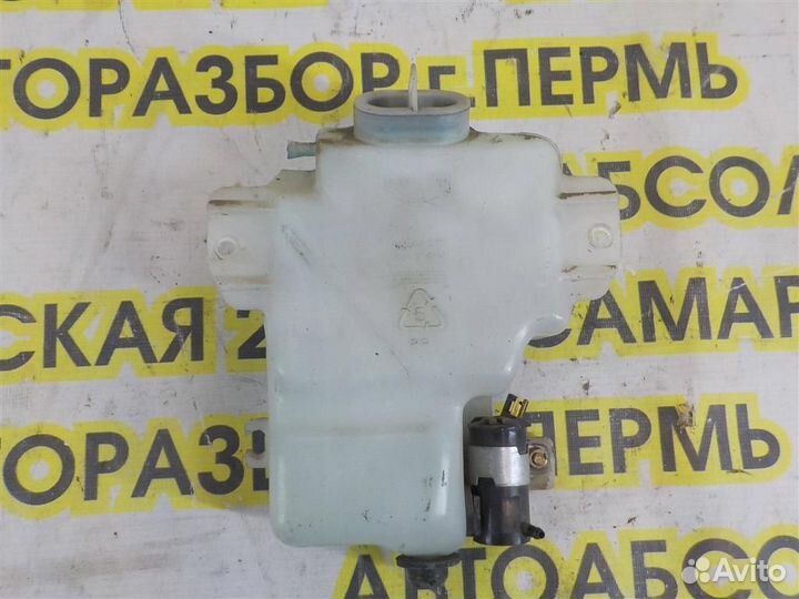 Бачок омывателя заднего стекла Mitsubishi Pajero