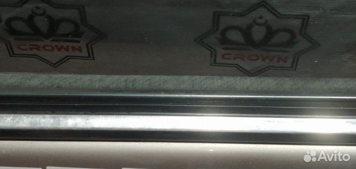 Молдинг стекла передний левый Mazda 626 1991