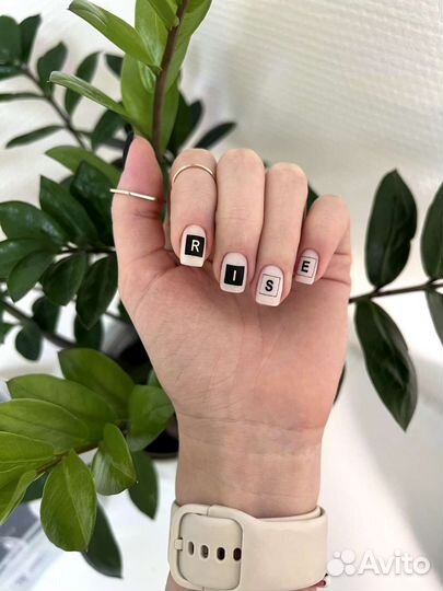 Маникюр с покрытием гель-лаком