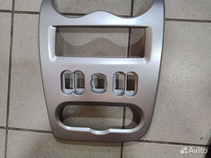 Рамка магнитолы Logan gen1 рестайл