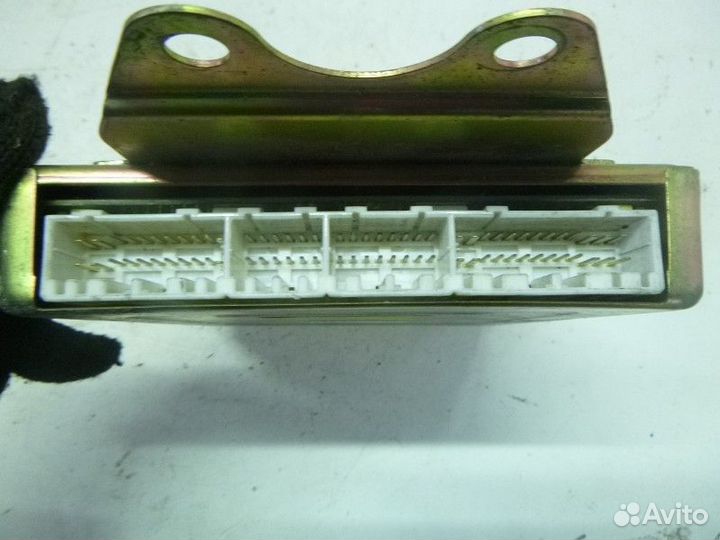 Блок управления двигателем mitsubishi carisma