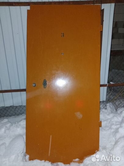 Продам дверь входную металлическую