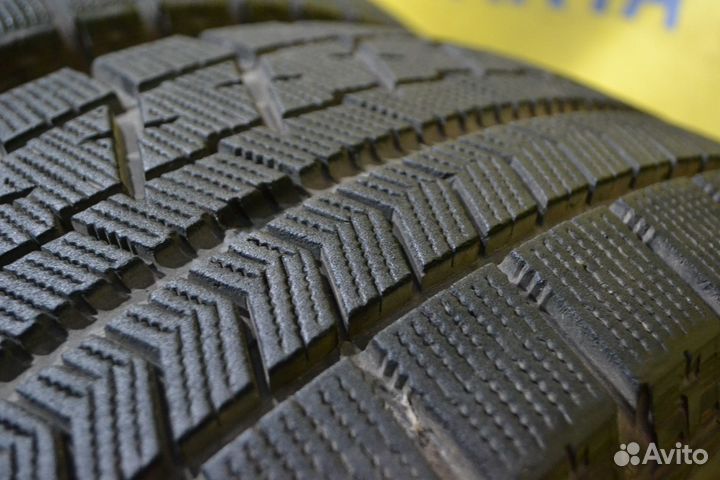 Bridgestone Blizzak VRX 215/55 R16