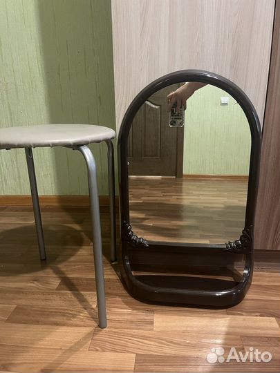 Зеркало в ванную с полкой