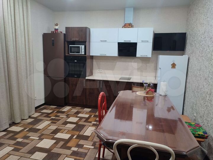 Коттедж 185 м² на участке 10 сот.