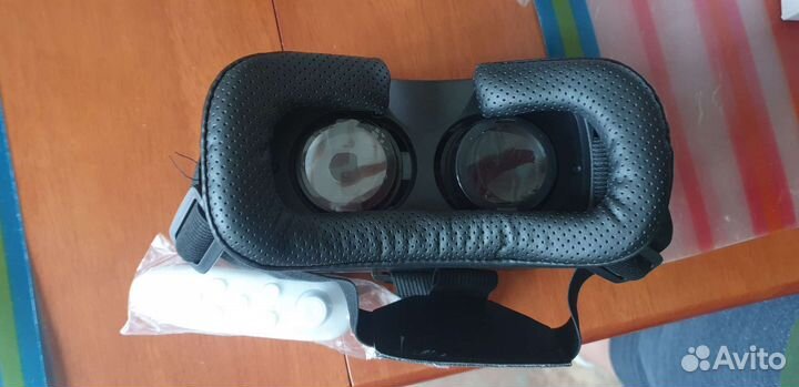 Очки виртуальной реальности с пультом