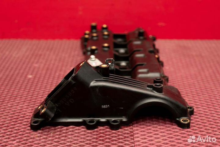 Клапанная крышка левая Toyota Land Cruiser 200 1VD