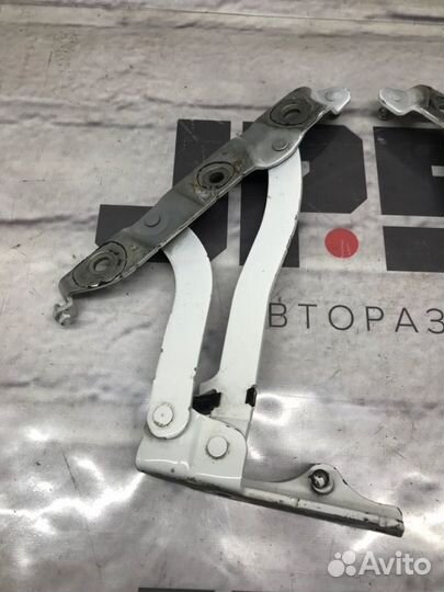 Петля багажника задняя правая Infiniti M35 Y50 3.5