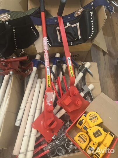 Фартук,молоток,ручной станок,ключ для зажима