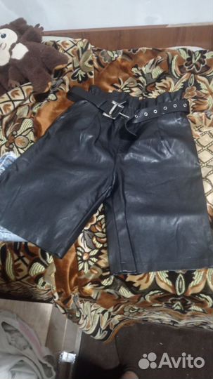 Кожаные шорты и юбка джинсовая