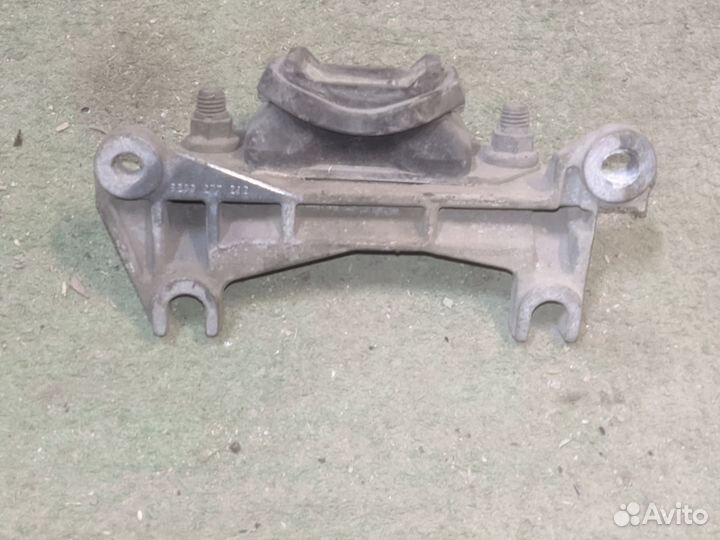 Кронштейн левой опоры кпп Renault Megane 2