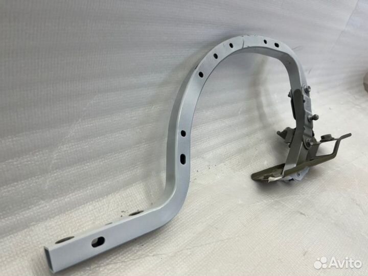 Петля багажника задняя правая Toyota Camry V70/V75