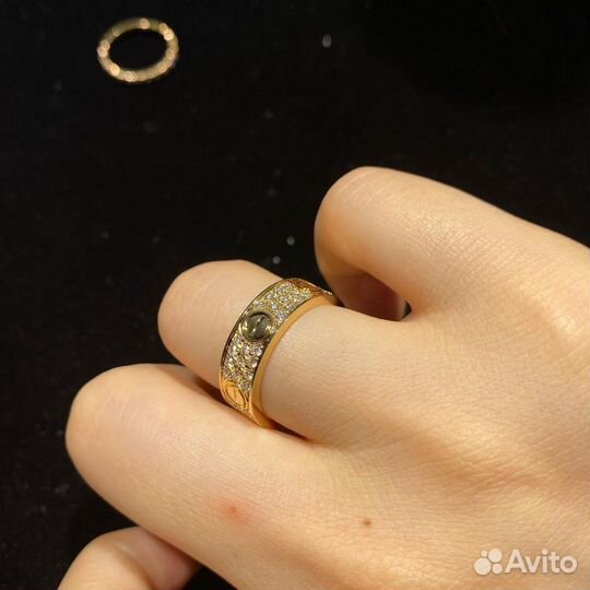 Cartier кольцо из серии love