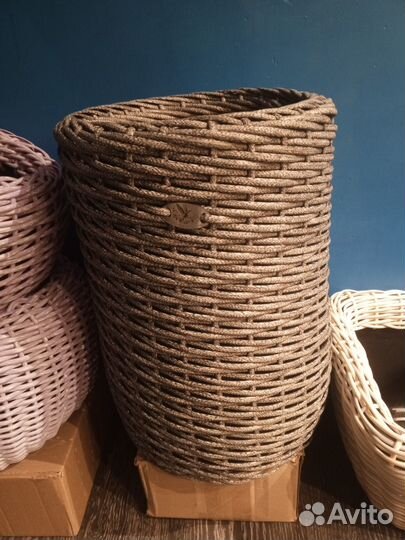 Кашпо из искусственного ротанга