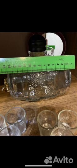 Бочонок с рюмками для вина