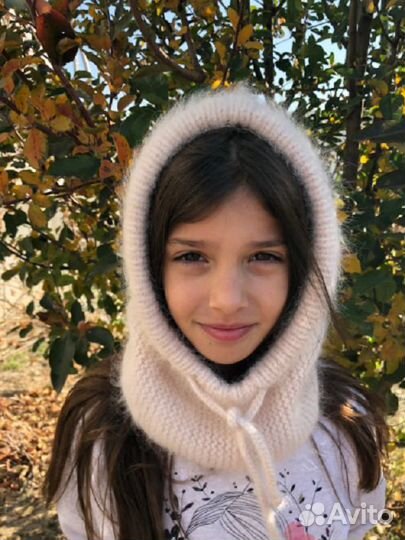 Красный вязаный капюшон из шерсти Ангора