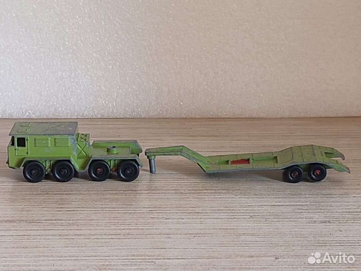 Игрушка. Тягач с прицепом. Военная техника