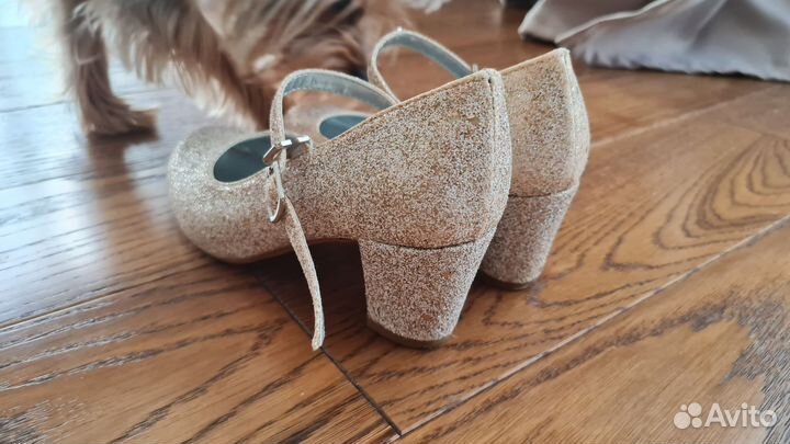 Туфли на девочку 33