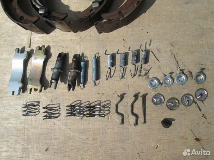 Механизм стояночного тормоза Toyota Mark Ii GX100