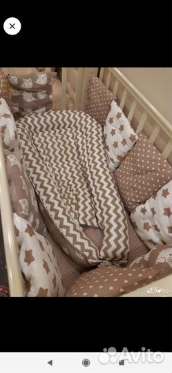 Детская кроватка с маятником