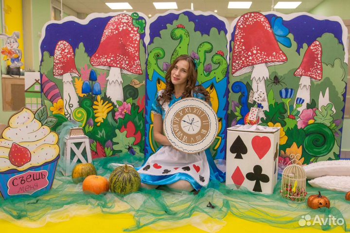 Декорации фотозона для спектакля из картона