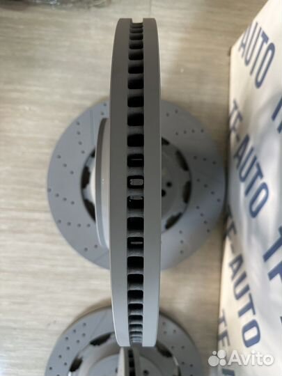 Тормозной диск на S класс 6.3 AMG