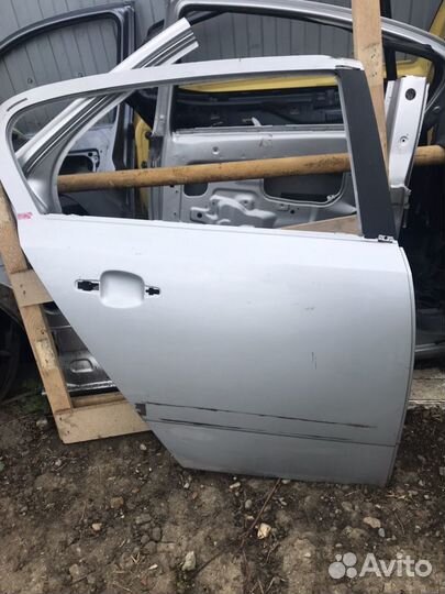 Правая задняя дверь на опель астра Н