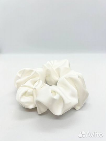 Атласная резинка для волос