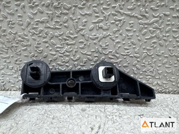 Крепеж бампера задняя левая nissan skyline