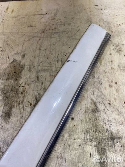 Молдинг на дверь задний левый Mercedes-Benz