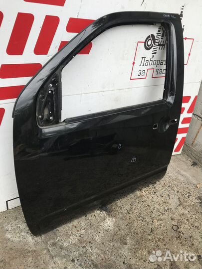 Дверь передняя левая Nissan Pathfinder