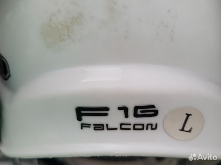 Хоккейный шлем