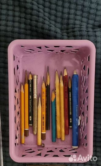 Набор карандашей, держатель и ластик