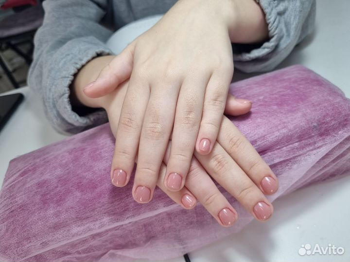 Модель на маникюр