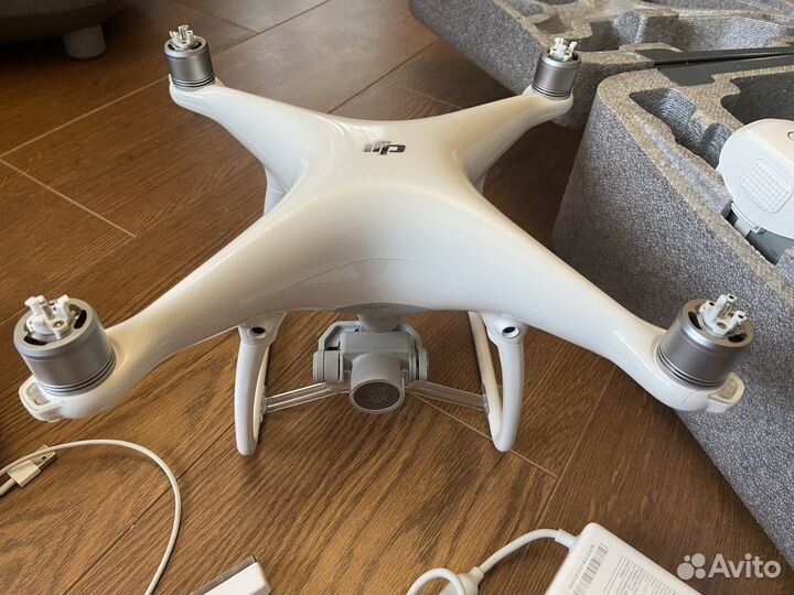 Квадрокоптер DJI phantom 4