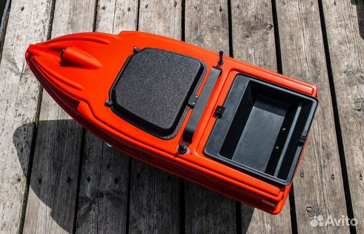 Кораблик для рыбалки и завоза прикормки с GPS