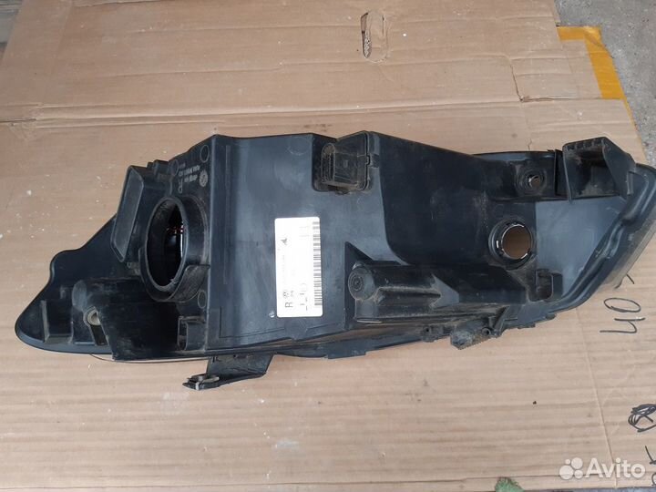 Правая передняя фара на Фольксваген Поло 2010-2015