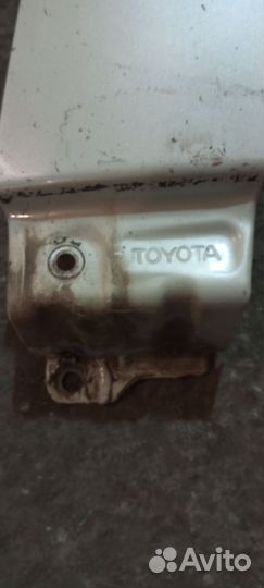 Крыло переднее правое toyota land cruiser 200