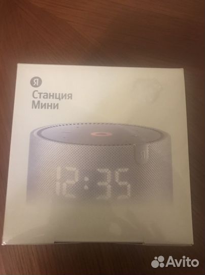 Продается яндекс станция мини с часами